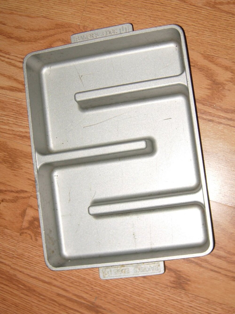 Baker's Edge Nonstick Brownie Pan